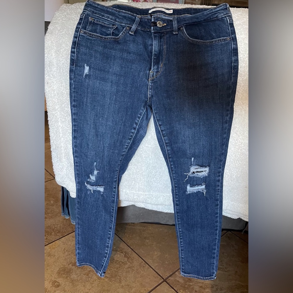Women’s Levi’s 711 Skinny distressed jeans